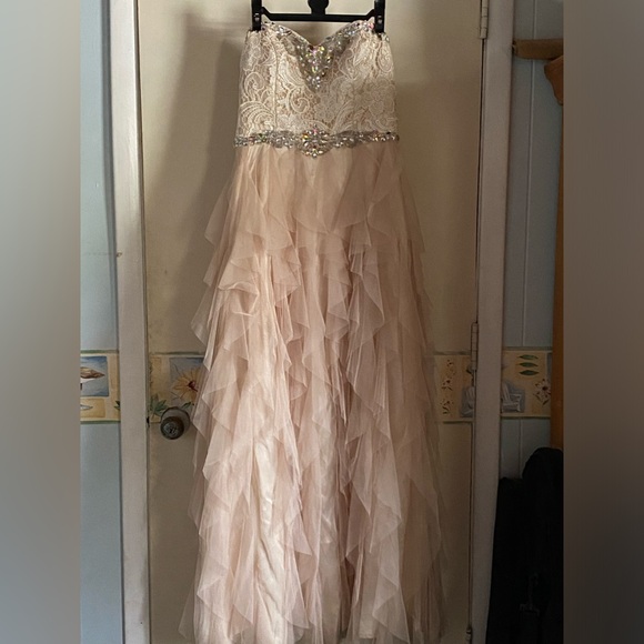 Wedding dress size 11 - Picture 1 of 6